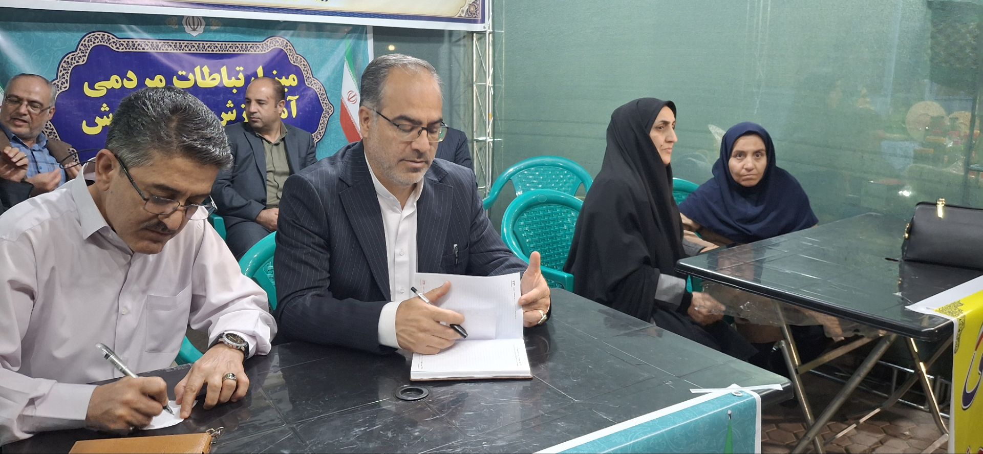 میز ارتباطات مردمی،سادهسازی فرآیندها، افزایش گفتوگوی اجتماعی و رضایت مراجعهکنندگان است