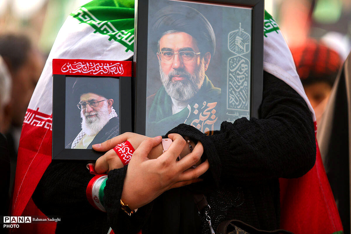 مراسم+تشییع+پیکر+مطهر+رهبر+شهید+انقلاب+-+تهران-۶ (1)