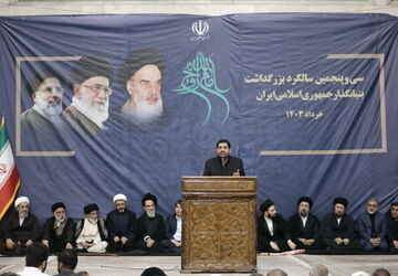 هیچ بُعد و ساحتی از امام خمینی(ره) قابل فراموش شدن نیست