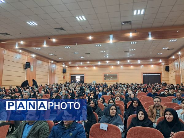 آیین تجلیل از رتبه‌برترهای کنکور ۱۴۰۳ اداره آموزش و پرورش ناحیه یک زنجان