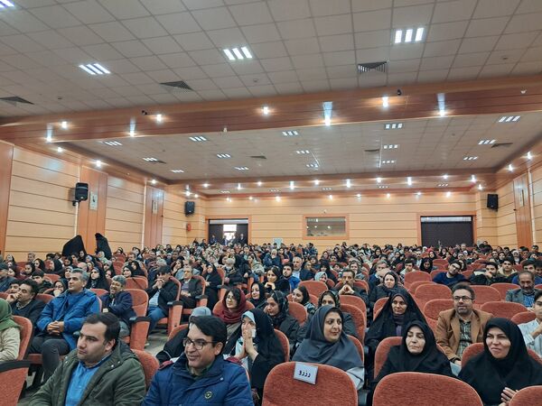 آیین تجلیل از رتبه‌برترهای کنکور ۱۴۰۳ اداره آموزش و پرورش ناحیه یک زنجان