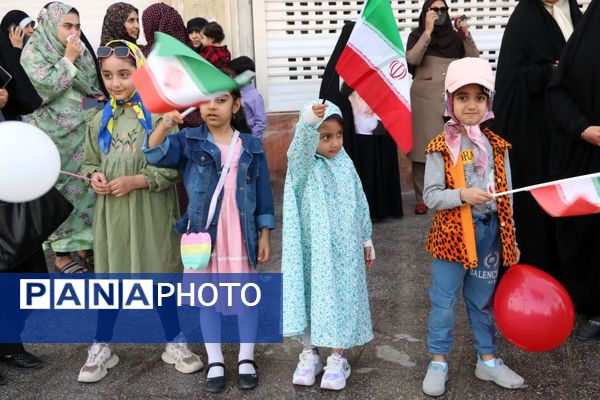 مردم بندرخمیر با حضور یکپارچه در ۲۲ بهمن اقتدار خود را فریاد زدند