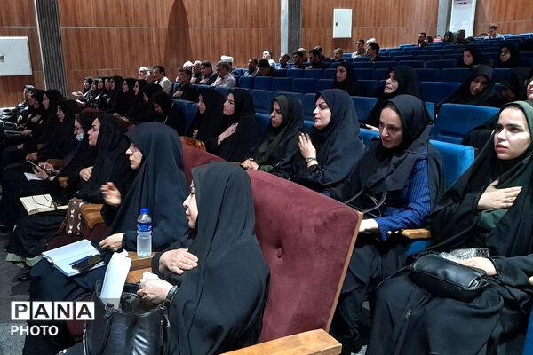جلسه مدیران مدارس منطقه کهریزک؛ هماهنگی «پروژه مهر» و آیین بدرقه رهبر شهید