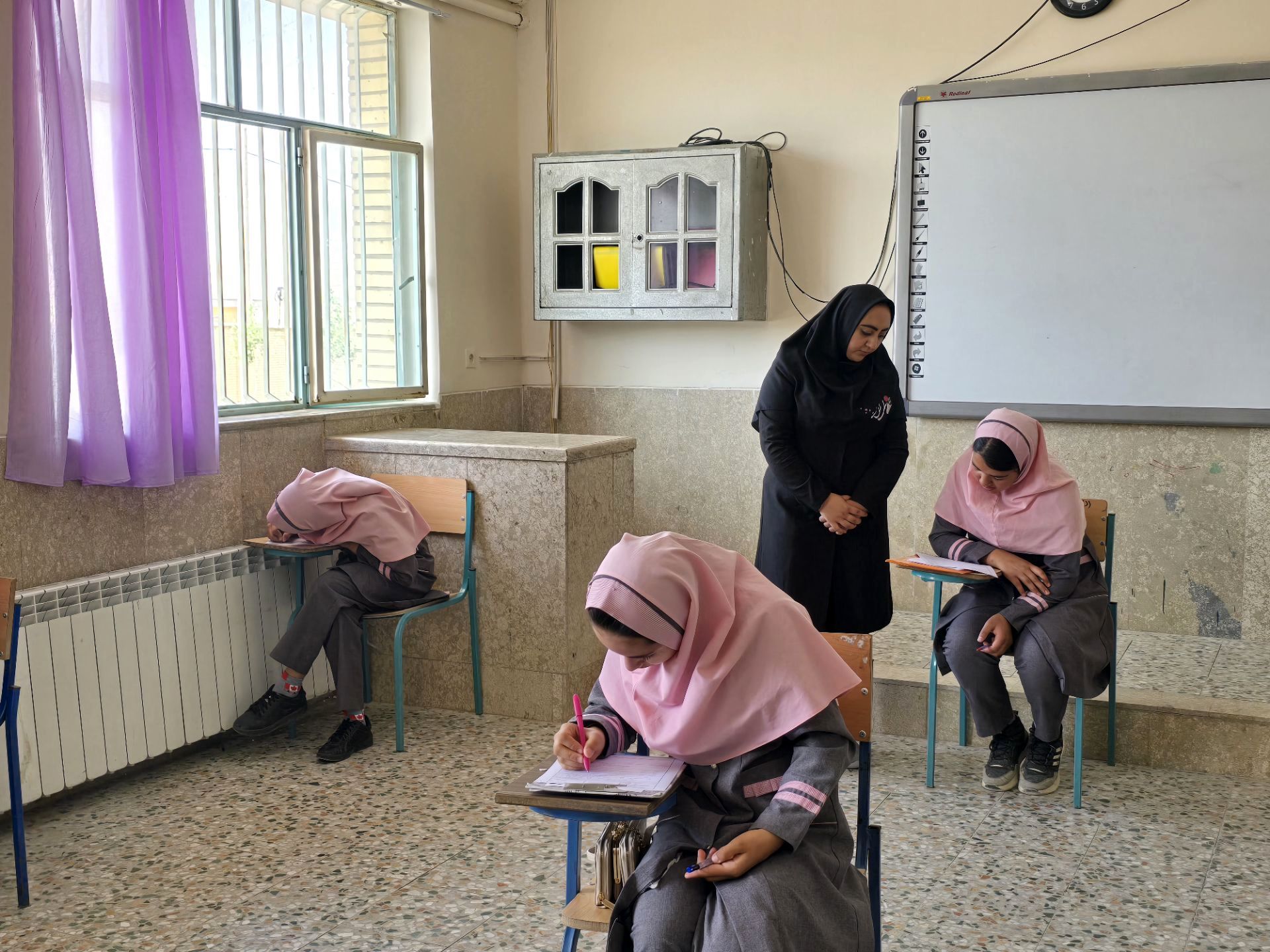 ششمی‌های دبستان کوثر حیدری در تکاپو امتحانات