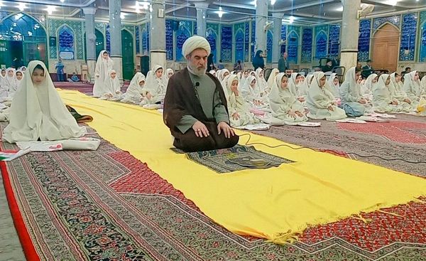 دانش‌آموزان بویین‌زهرایی در جشن روزه‌اولی‌ها از خدای خود تشکر کردند