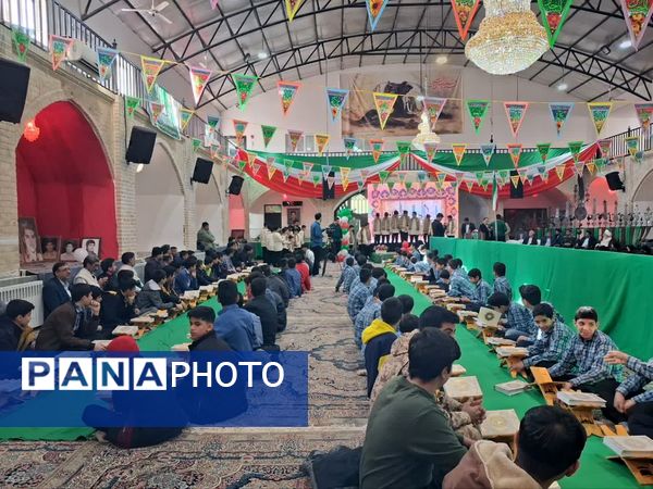 محفل انس با قرآن کریم همراه با نواخته شدن زنگ انقلاب 