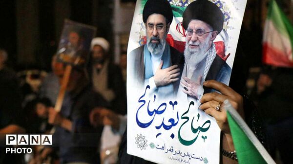 حضور فرهنگیان فرهیخته شهرستان دلیجان در اجتماع مردمی