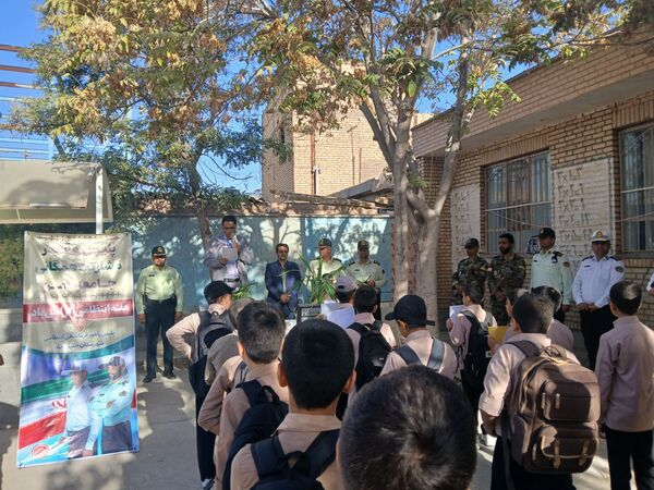 گرامیداشت هفته نیروی انتظامی در مدرسه امید شهرستان خلیل آباد