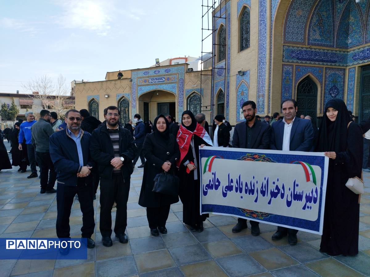 حضور پر شور مردم غیور ملارد در نماز جمعه و راهپیمایی جشن پیروزی و نصر الهی 