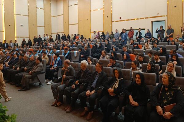 همایش بدرقه‌ دانش‌آموزان منتخب سازمان دانش‌آموزی به عمره‌ مفرده دانش‌آموزی