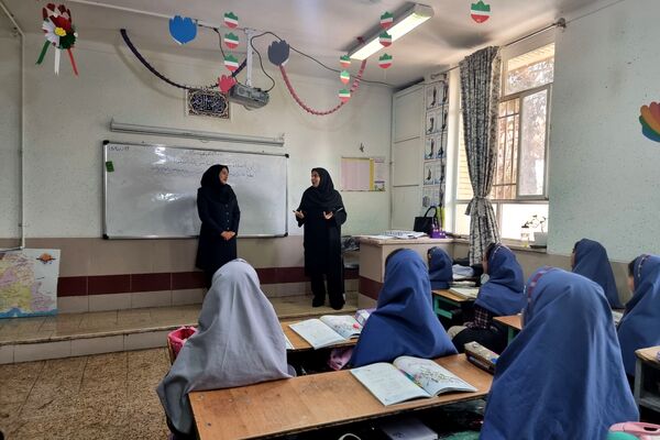 بازدید گروه های آموزشی از کلاس های دبستان خورسندیان دو