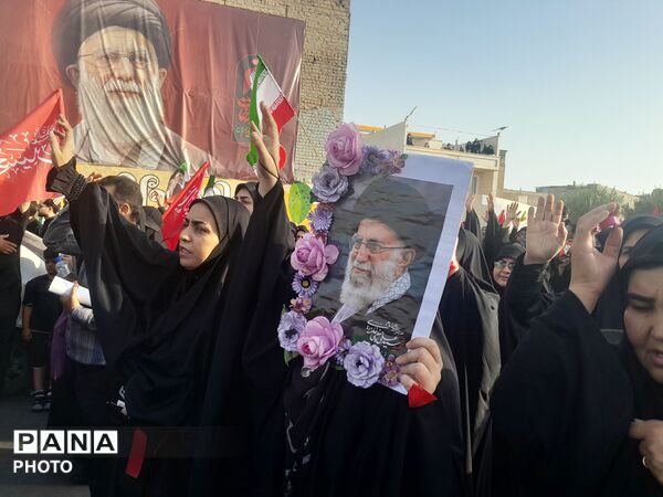 تشیع باشکوه رهبر شهید به همراه خانواده در مسجد مقدس جمکران