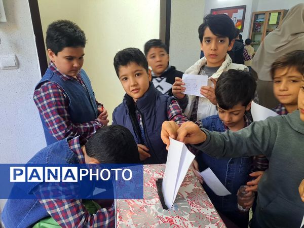 انتخابات شورای دانش‌آموزی در دبستان مبتکران ناحیه ۷
