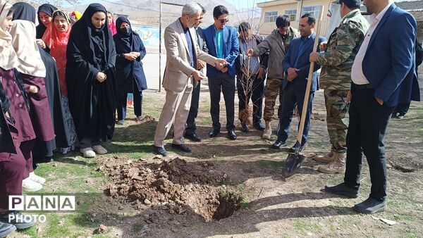 کاشت نهال در مدرسه خدیجه کبری شلمزار