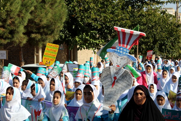 برگزاری راهپیمایی ۱۳ آبان در شهر درق 