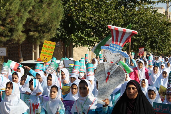 برگزاری راهپیمایی ۱۳ آبان در شهر درق 