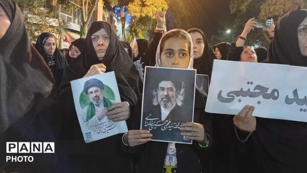 هم‌نوایی فرهنگیان و دانش‌آموزان اهر در سوگواره شبانه رهبر شهید
