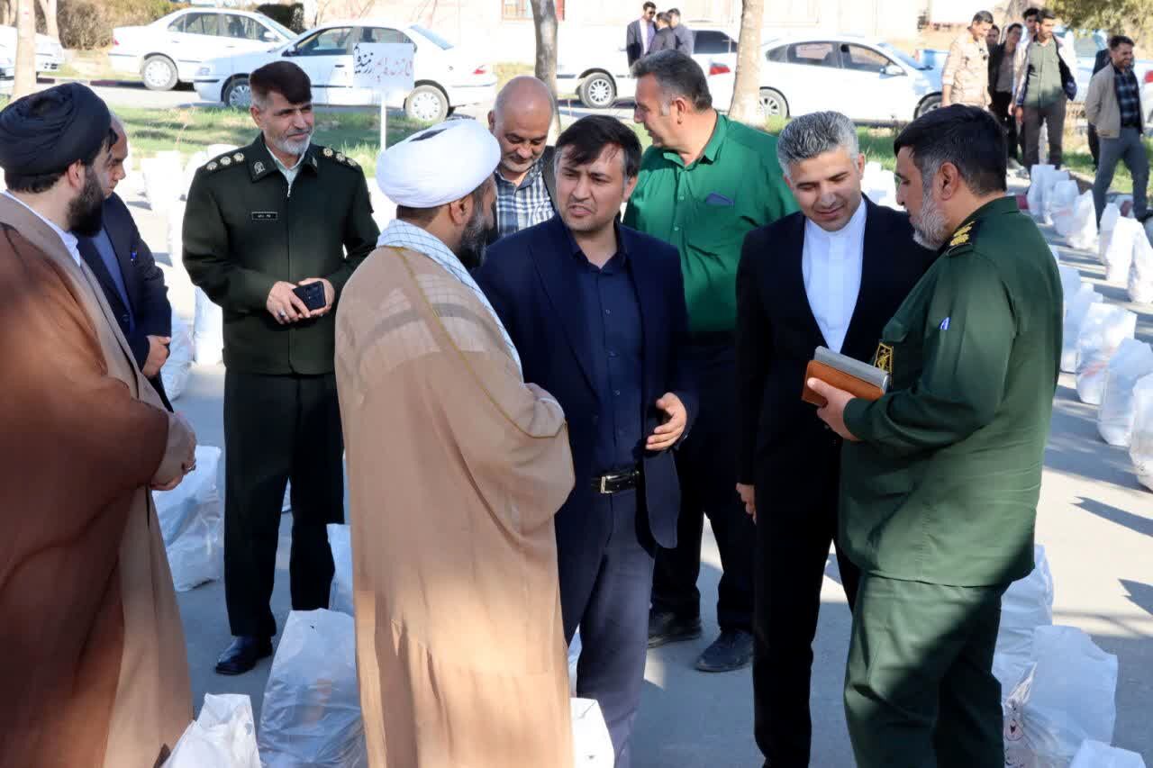 توزیع ۴۵٠٠ بسته معیشتی بین خانواده‌های نیازمند شیروانی
