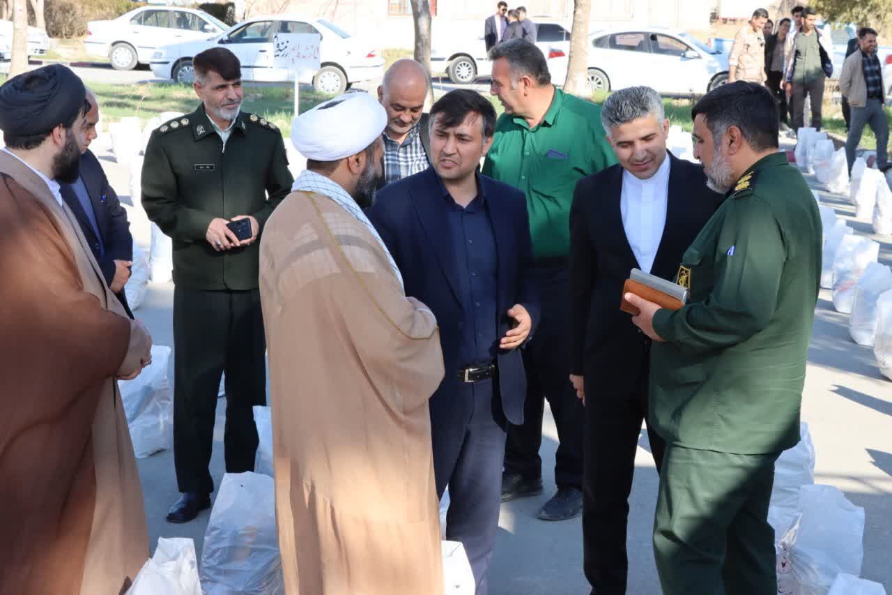 توزیع ۴۵٠٠ بسته معیشتی بین خانواده‌های نیازمند شیروانی