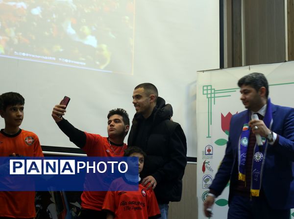 اردوی تمشک با حضور بازیکن محبوب تیم تراکتور