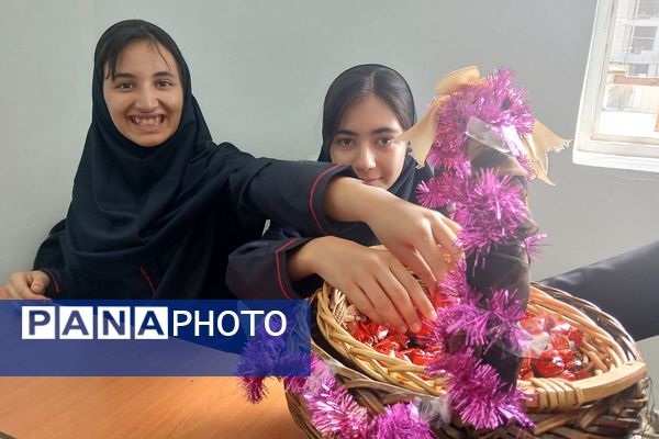  جشن جوانه ها در دبیرستان دخترانه بعثت۲ شهرک وایین آغاز فصل نوین یادگیری