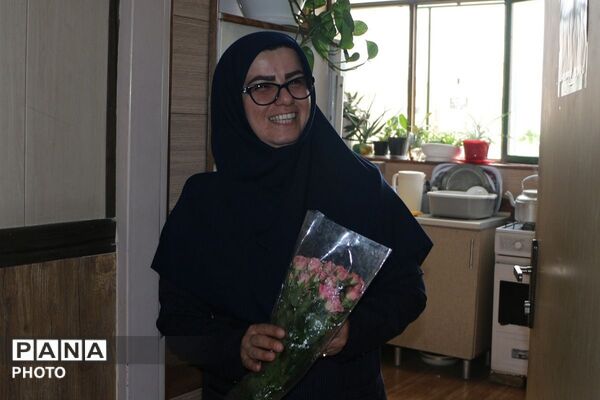 شاخه ای گل؛ هزاران قدردانی