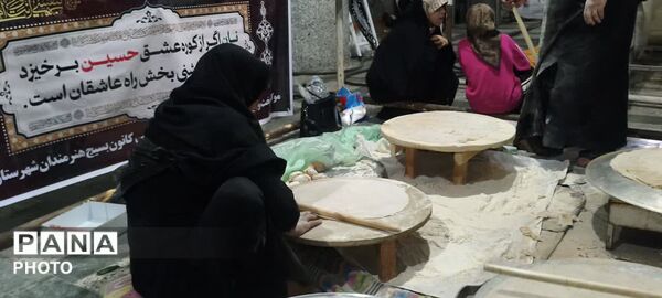 حرکت کاروان عزاداران گچساران به سمت حرم بی‌بی‌حکیمه(س) در سوگ پیامبر(ص) و امام حسن(ع)