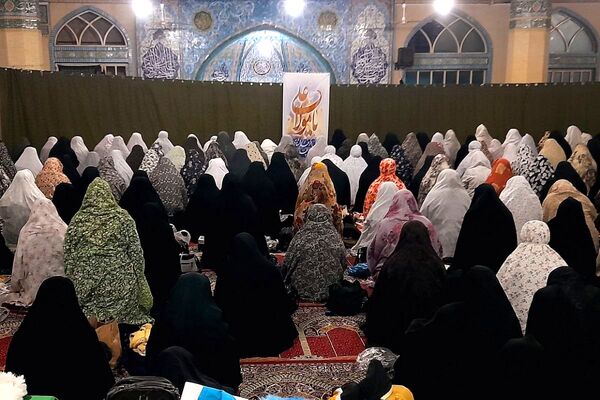 نماز عبادی جمعه این هفته با حضور پرشور مردم مؤمن و ولایت‌مدار ورامین 