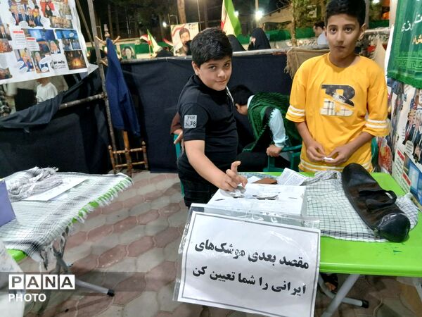 برپایی موکب فرهنگی توسط بسیج دانش آموزی و انجمن اسلامی دبیرستان نمونه آیت الله خامنه ای