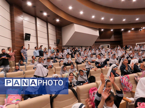 اجتماع 700 نفری پدران و دختران دانش آموز مدرسه علامه طباطبایی منطقه پردیس به مناسبت روز دختر