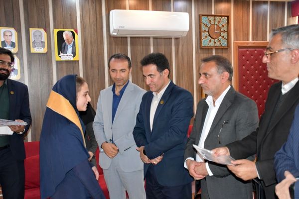 جلسه دانش‌آموزان نخبه عشایر فارس در طرح بنیاد پروفسور مهبودی