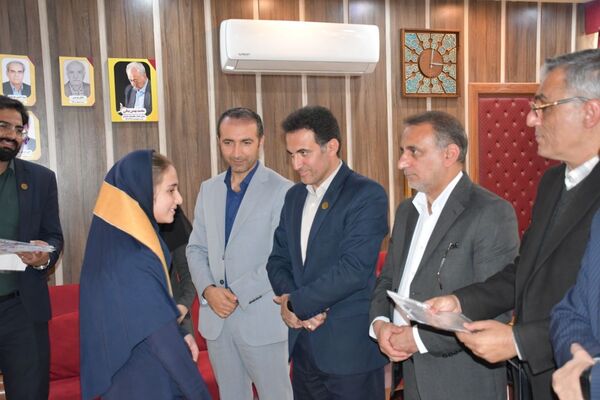 جلسه دانش‌آموزان نخبه عشایر فارس در طرح بنیاد پروفسور مهبودی