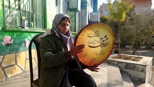 قلب‌های دبستان نیایش برای روز دختر، با نوا و سرود به تپش افتادند!
