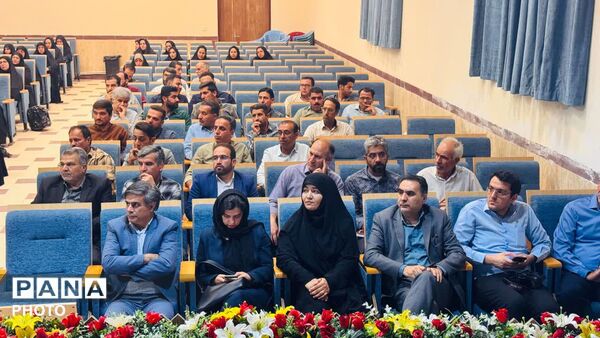 گردهمایی مدیران و معاونین مدارس شهرستان ابرکوه با حضور مشاور وزیر آموزش و پرورش