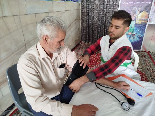ارائه خدمات پزشکی رایگان به شهروندان کاشمر به‌مناسبت گرامیداشت هفته نیروی انتظامی
