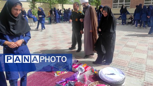 برپایی بازارچه کسب و کار در دبیرستان قلم‌چی۲ بن