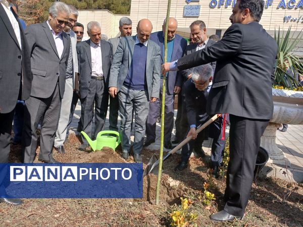 کاشت نهال یادمان صحن دانش تا کرسی قانون‌گذاری 