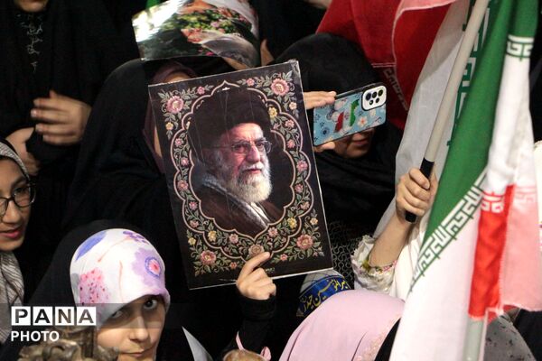  تقدیر از نخبگان آینده‌ساز اسلامشهر، در حاشیه تجمعات شبانه