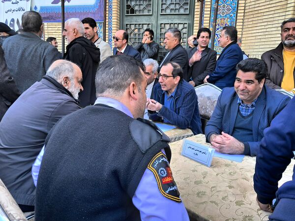 برپایی میز خدمت در نمازجمعه ملارد؛ حل سریع مشکلات مردم در حاشیه نمازجمعه