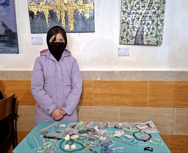 نمایشگاه دست سازه‌های دانش‌آموزی دبیرستان دخترانه ایران مهر اهر
