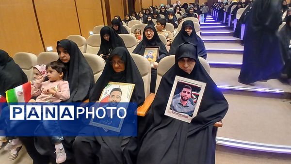 نمایشگاه «در لباس سربازی»