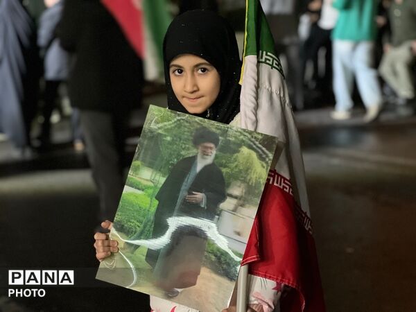 حضور کودکان در تجمعات مردمی