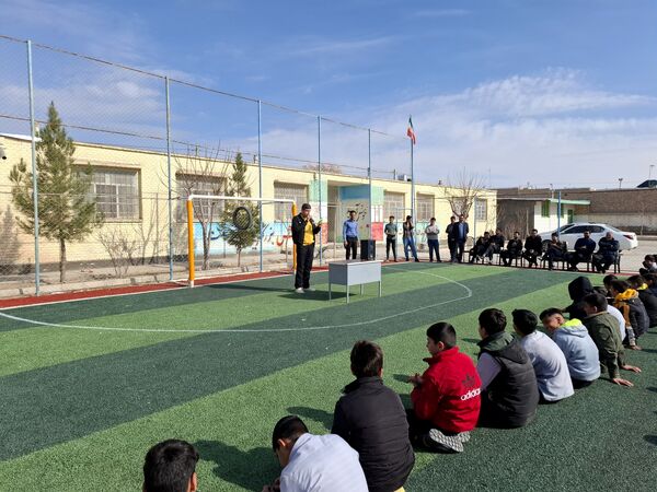 برگزاری مراسم روز پدر در مدارس خلیل‌آباد 