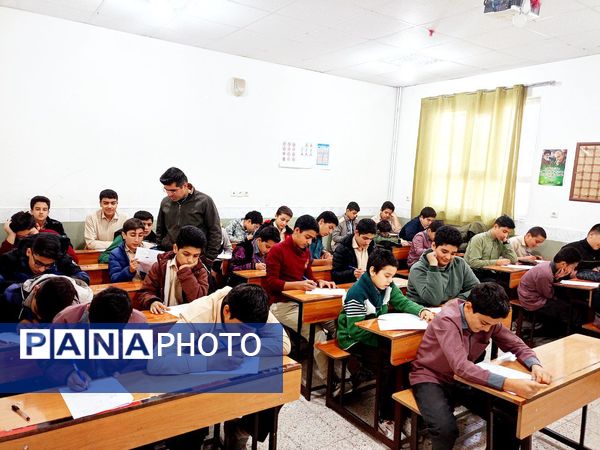 برگزاری امتحانات نوبت اول در دبیرستان میثاق کاشمر