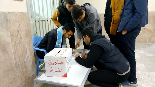 چرخش قلم به روی کاغذ، برای ساختن آینده‌ای بهتر