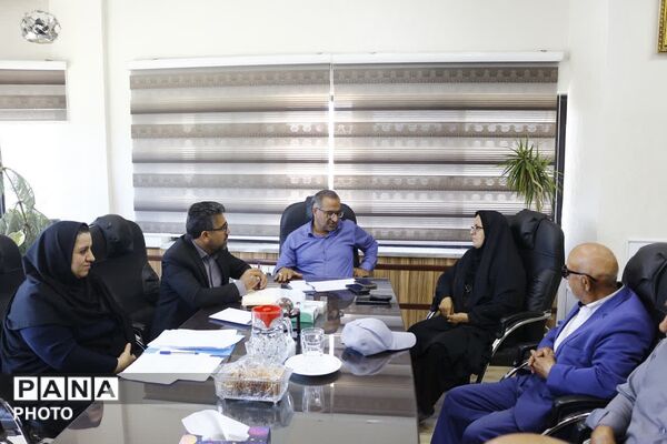 تجلیل فرماندار فیروزکوه از کارکنان حراست 