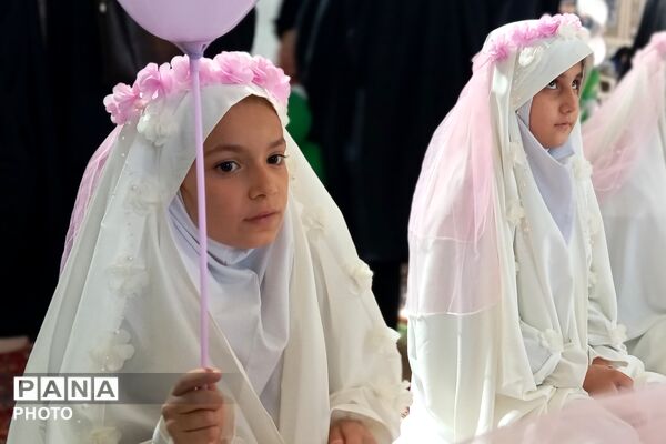 آغاز مسیر نور؛ قاب‌هایی از جشن تکلیف دختران شهرستان بن