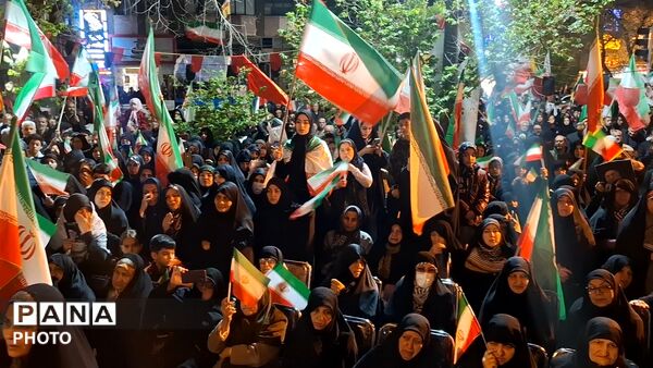آیین وداع با پیکر دانش آموز شهید محمد حسین دهقان در قم