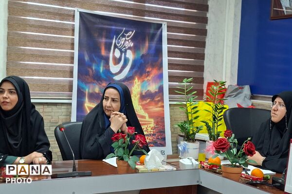 تجلیل از مدیران منتخب برگزارکننده دوره کوتاه‌مدت دوزبانه و مربیان مناطق کم برخوردار