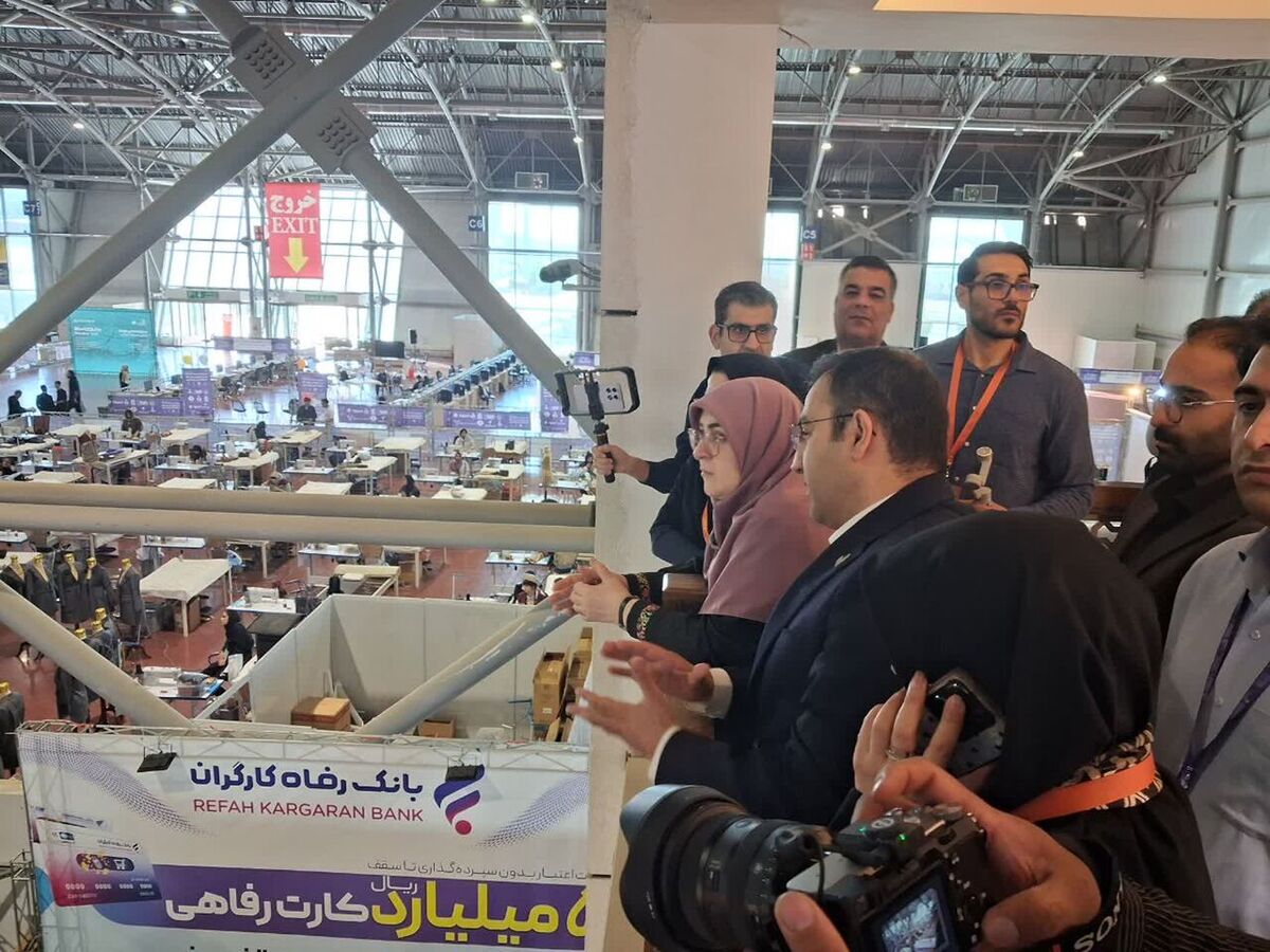 بازدید سخنگوی دولت از نمایشگاه مسابقات ملی مهارت در اصفهان